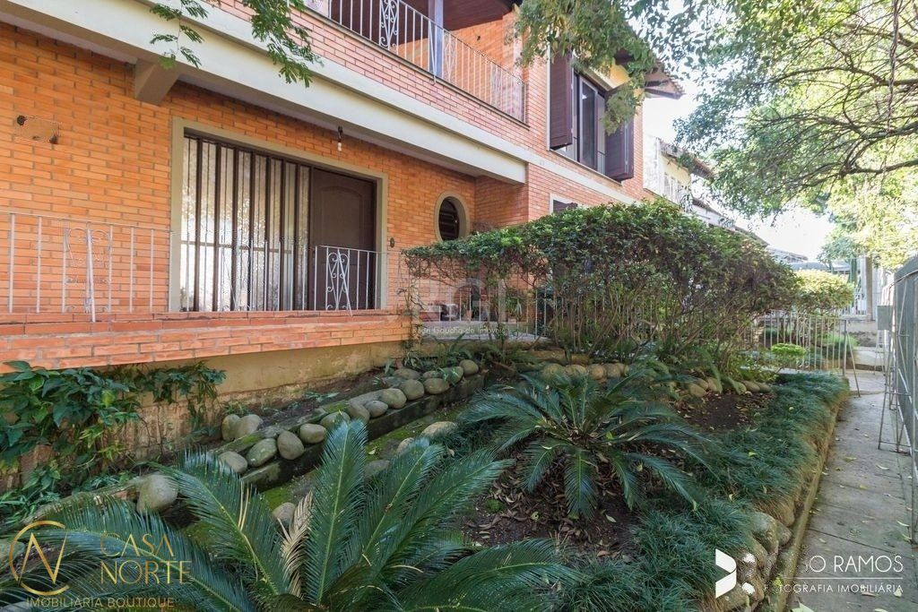 Casa à venda com 4 quartos, 347m², 2 suítes, 5 vagas, Rua Fonseca Guimaraes no bairro Medianeira em Porto Alegre