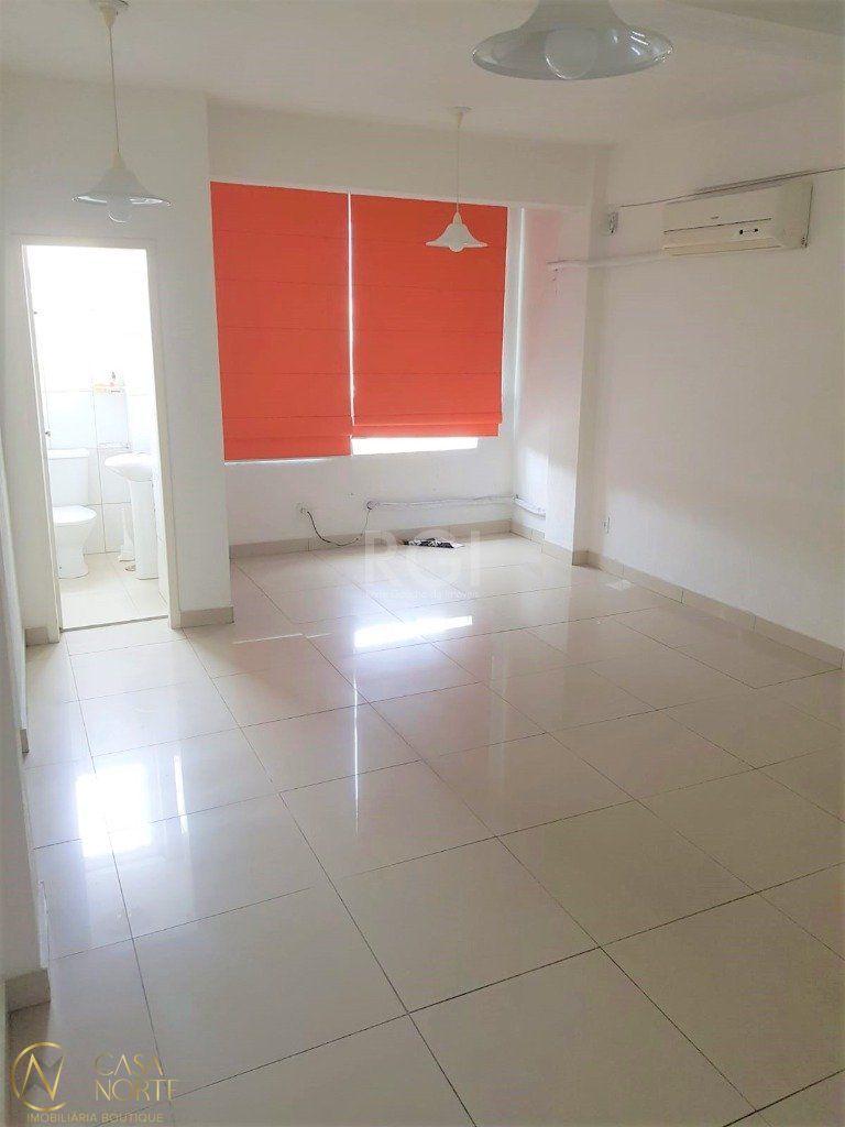 Sala Comercial à venda , 32m², Avenida Wenceslau Escobar no bairro Tristeza em Porto Alegre
