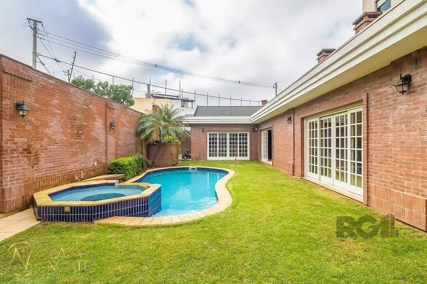 Casa à venda com 4 quartos, 727m², 4 suítes, 6 vagas, Rua Souza Lobo no bairro Vila Jardim em Porto Alegre