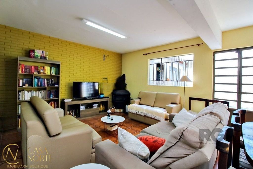 Casa à venda com 4 quartos, 160m², 1 suíte, 2 vagas, Rua General Cunha Louzada no bairro Glória em Porto Alegre