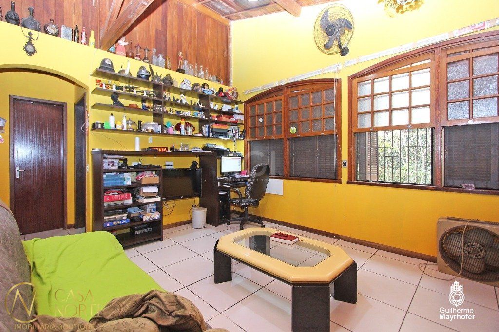 Casa à venda com 3 quartos, 381m², 1 suíte, 4 vagas, Rua Doutor Pereira Neto no bairro Tristeza em Porto Alegre