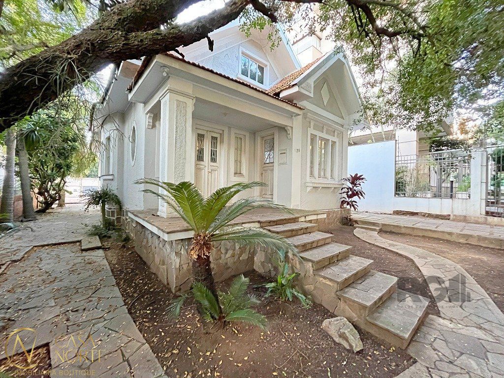 Casa à venda com 2 quartos, 187m², 20 vagas, Rua Felipe de Oliveira no bairro Petrópolis em Porto Alegre