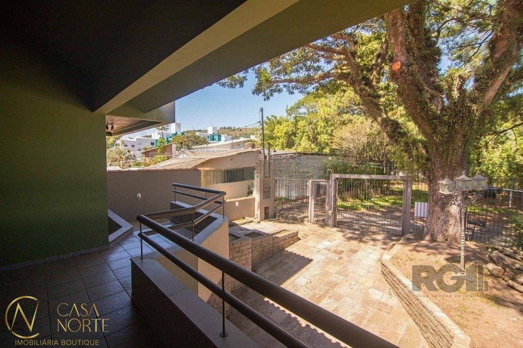 Casa à venda com 3 quartos, 443m², 4 vagas, Avenida Rachel Wolfrid no bairro Morro Santana em Porto Alegre