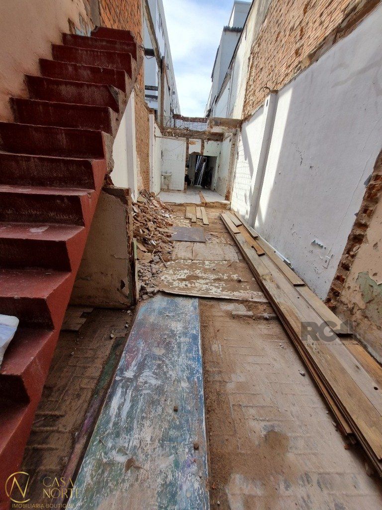 Casa à venda com 2 quartos, 90m², Rua Dezessete de Junho no bairro Menino Deus em Porto Alegre