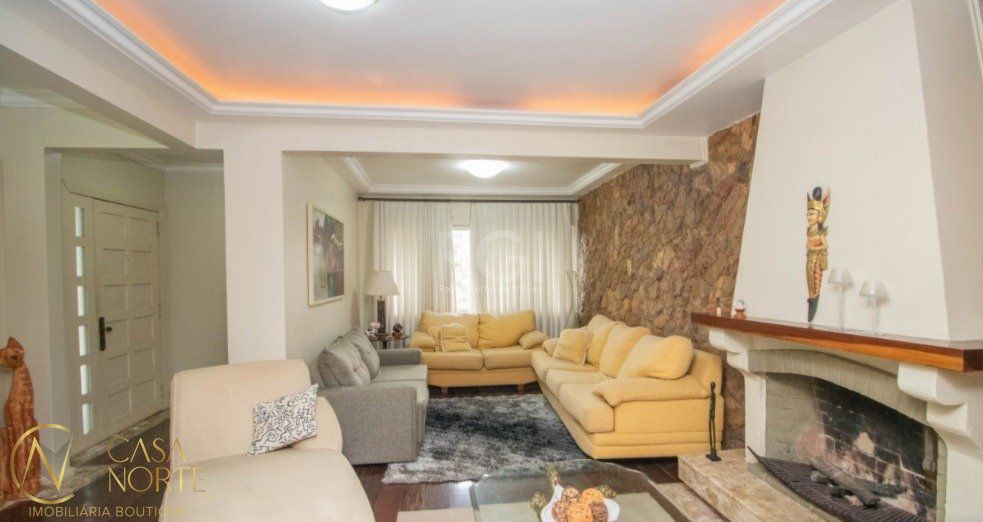 Casa à venda com 3 quartos, 169m², 1 suíte, 4 vagas, Rua Dea Coufal no bairro Ipanema em Porto Alegre