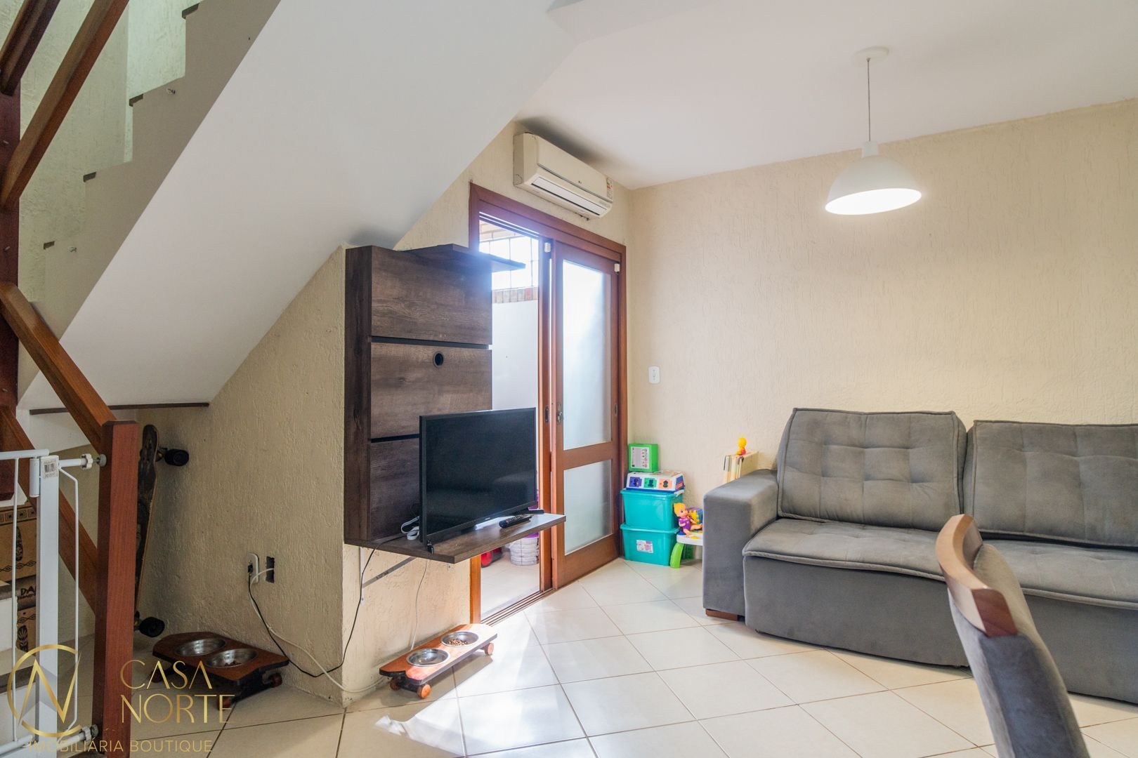 Casa de Condomínio à venda com 2 quartos, 105m², 1 suíte, 1 vaga, Avenida Guarujá no bairro Guarujá em Porto Alegre