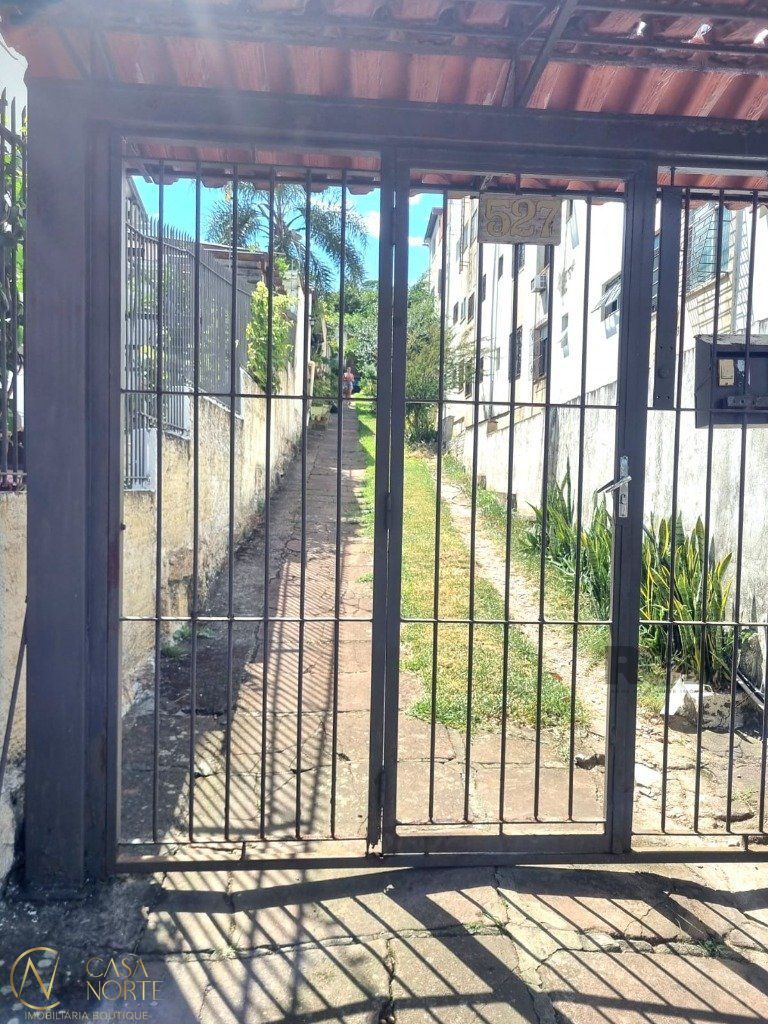 Casa à venda com 3 quartos, 140m², 1 vaga, Rua Dário Totta no bairro Teresópolis em Porto Alegre