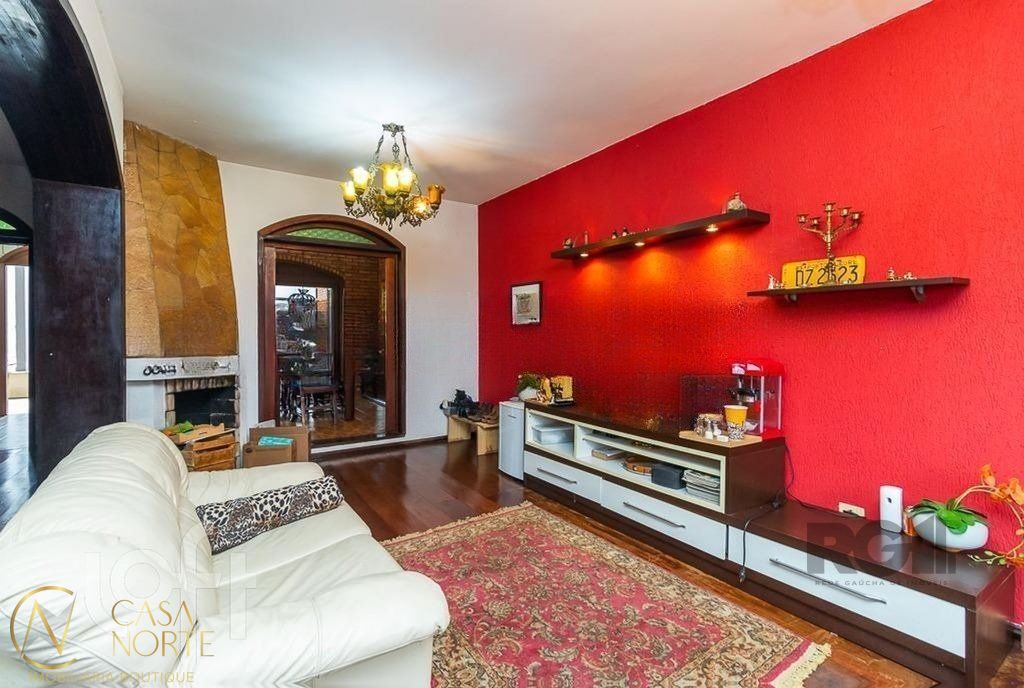 Casa à venda com 5 quartos, 245m², 1 suíte, 4 vagas, Travessa Von Salisch no bairro Sarandi em Porto Alegre
