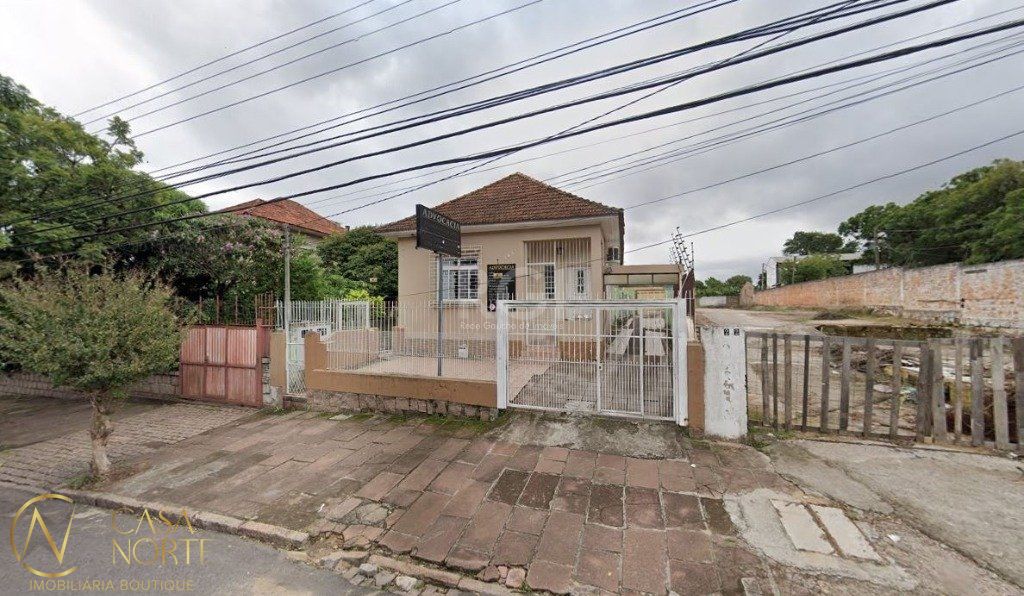 Casa à venda com 8 quartos, 200m², 5 vagas, Rua Anchieta no bairro Teresópolis em Porto Alegre