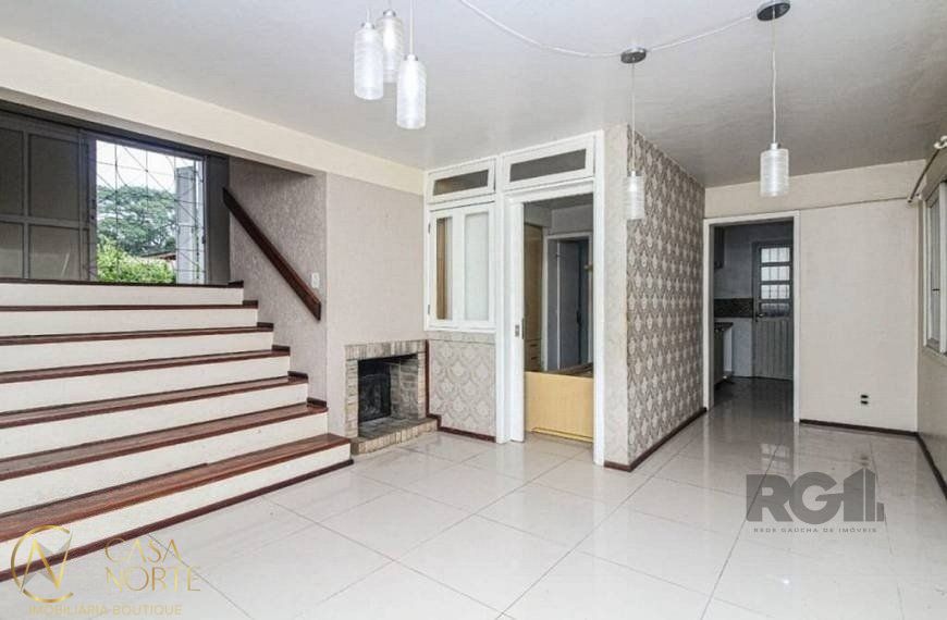 Casa à venda com 3 quartos, 147m², 1 suíte, 4 vagas, Rua dos Guananas no bairro Espírito Santo em Porto Alegre
