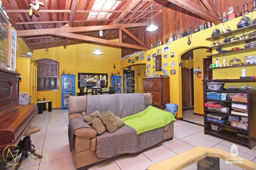 Casa à venda com 3 quartos, 381m², 1 suíte, 4 vagas, Rua Doutor Pereira Neto no bairro Tristeza em Porto Alegre