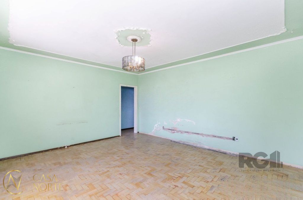 Casa à venda com 3 quartos, 318m², 3 vagas, Rua Santa Cruz no bairro Santa Tereza em Porto Alegre