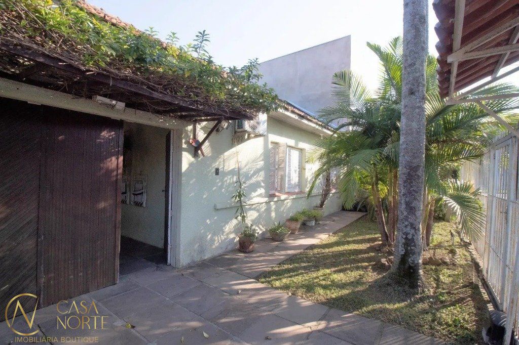 Casa à venda com 3 quartos, 110m², 3 vagas, Rua São Nicolau no bairro Santa Maria Goretti em Porto Alegre