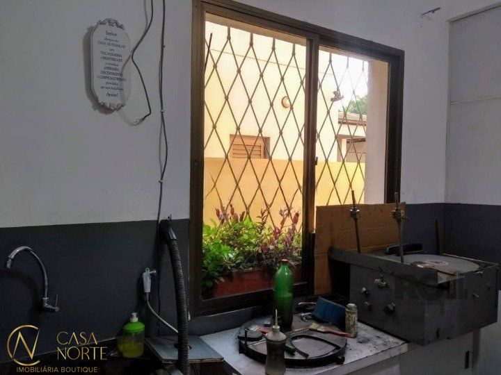 Casa Comercial à venda  com 650m², Avenida Teresópolis no bairro Teresópolis em Porto Alegre