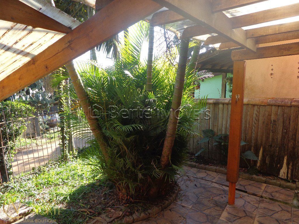 Casa à venda com 4 quartos, 101m², 1 vaga, Beco Maria Balbina no bairro Campo Novo em Porto Alegre