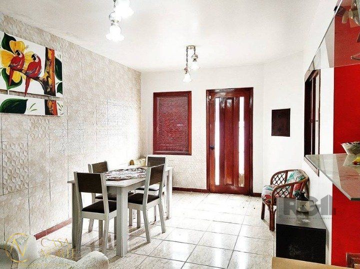 Casa de Condomínio à venda com 3 quartos, 135m², 1 vaga, Rua Professor Carvalho Freitas no bairro Teresópolis em Porto Alegre