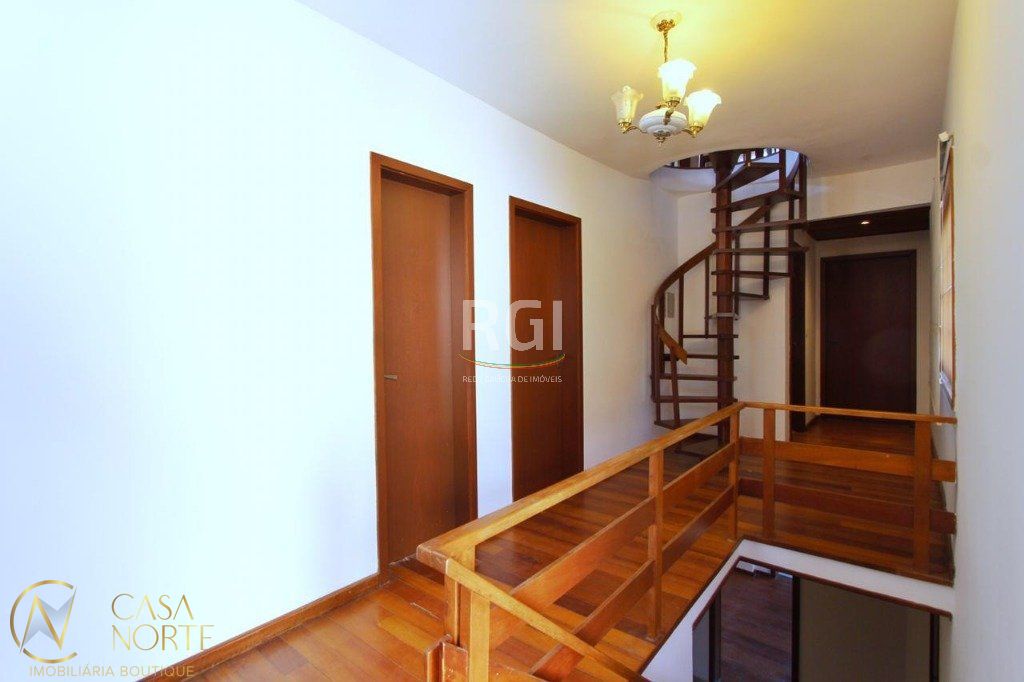 Casa à venda com 4 quartos, 185m², 2 suítes, Rua Silverio Souto no bairro Teresópolis em Porto Alegre