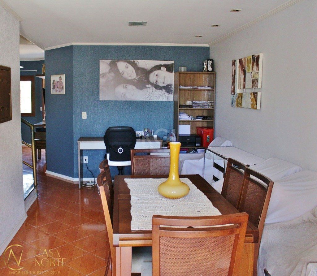 Casa à venda com 3 quartos, 200m², 1 suíte, 2 vagas, Rua Helia Fernandes Presser no bairro Vila Nova em Porto Alegre