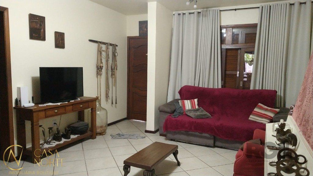 Casa à venda com 4 quartos, 200m², 1 suíte, 3 vagas, Rua Coronel João Pinto no bairro Teresópolis em Porto Alegre