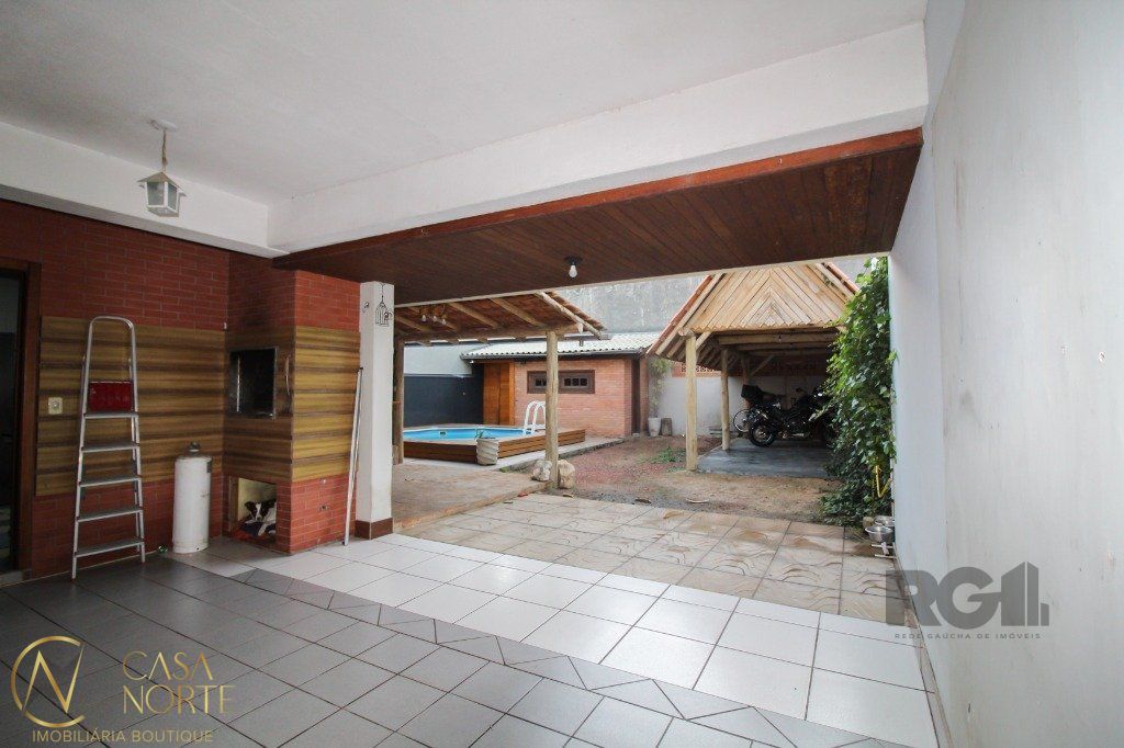 Casa à venda com 3 quartos, 185m², 1 suíte, 5 vagas, Rua Honorato Toniolo no bairro Aberta dos Morros em Porto Alegre