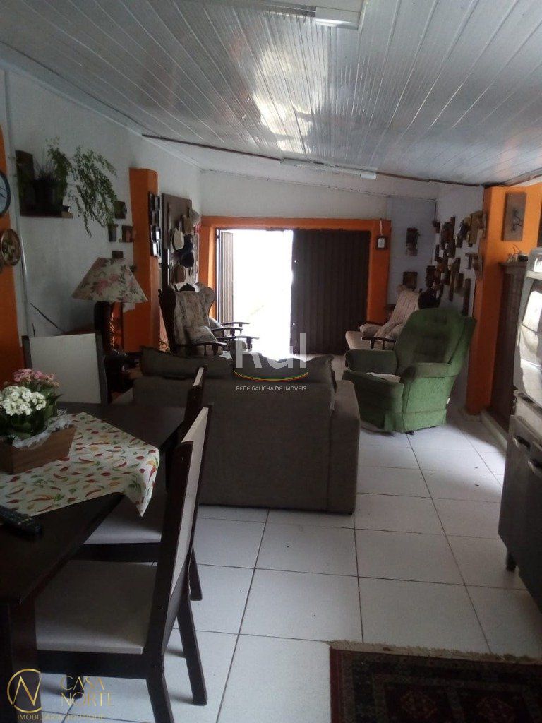 Casa à venda com 2 quartos, 300m², 3 vagas, Rua Otavio Faria no bairro Teresópolis em Porto Alegre