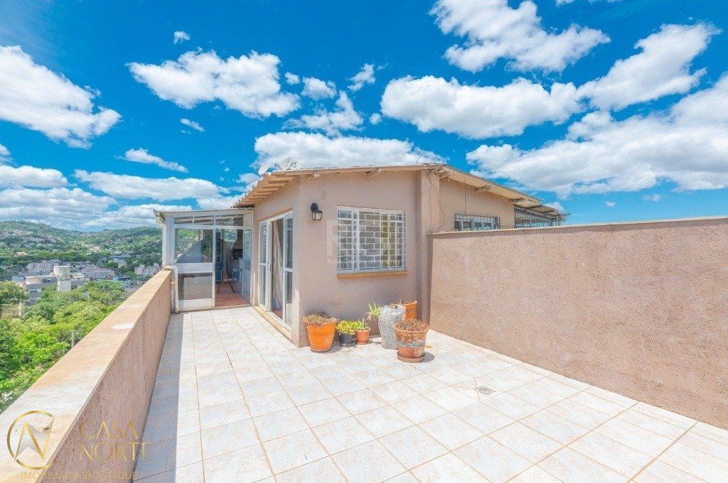 Cobertura à venda com 2 quartos, 147m², 1 vaga, Rua Antônio Divan no bairro Teresópolis em Porto Alegre