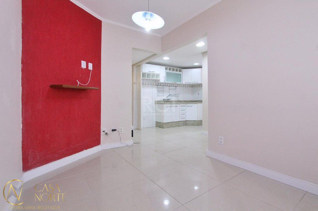 Casa à venda com 2 quartos, 198m², 1 suíte, 2 vagas, Rua Felizardo de Farias no bairro Medianeira em Porto Alegre