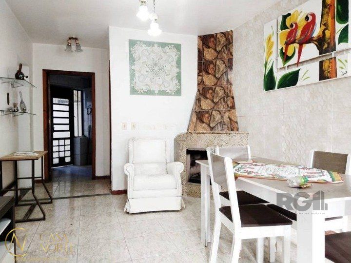 Casa de Condomínio à venda com 3 quartos, 135m², 1 vaga, Rua Professor Carvalho Freitas no bairro Teresópolis em Porto Alegre