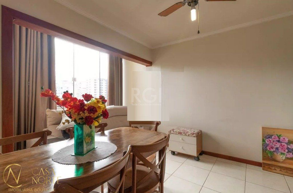 Duplex à venda com 2 quartos, 107m², 1 vaga, Rua Sarmento Leite no bairro Centro Histórico em Porto Alegre