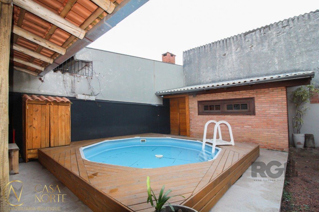Casa à venda com 3 quartos, 185m², 1 suíte, 5 vagas, Rua Honorato Toniolo no bairro Aberta dos Morros em Porto Alegre