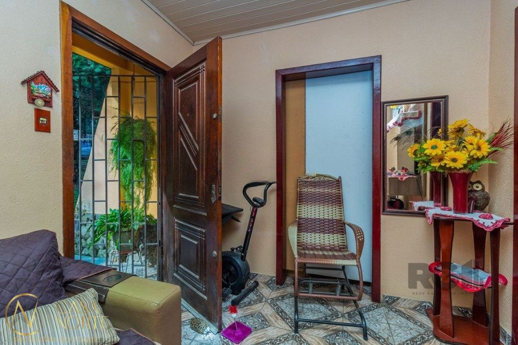 Casa à venda com 3 quartos, 180m², Rua Finlandia no bairro Lomba do Pinheiro em Porto Alegre