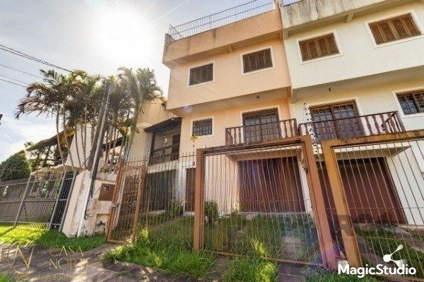 Casa à venda com 3 quartos, 203m², 1 suíte, 3 vagas, Rua Doutor Pitrez no bairro Ipanema em Porto Alegre