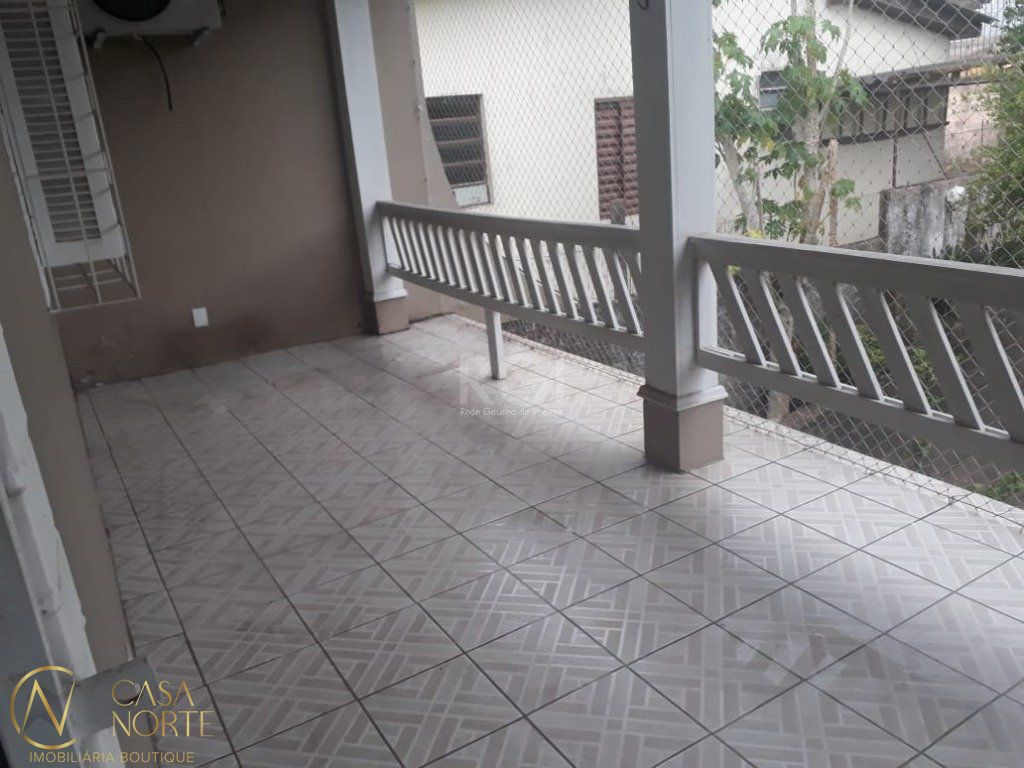 Casa à venda com 2 quartos, 120m², 4 vagas, Avenida Vicente Monteggia no bairro Cavalhada em Porto Alegre