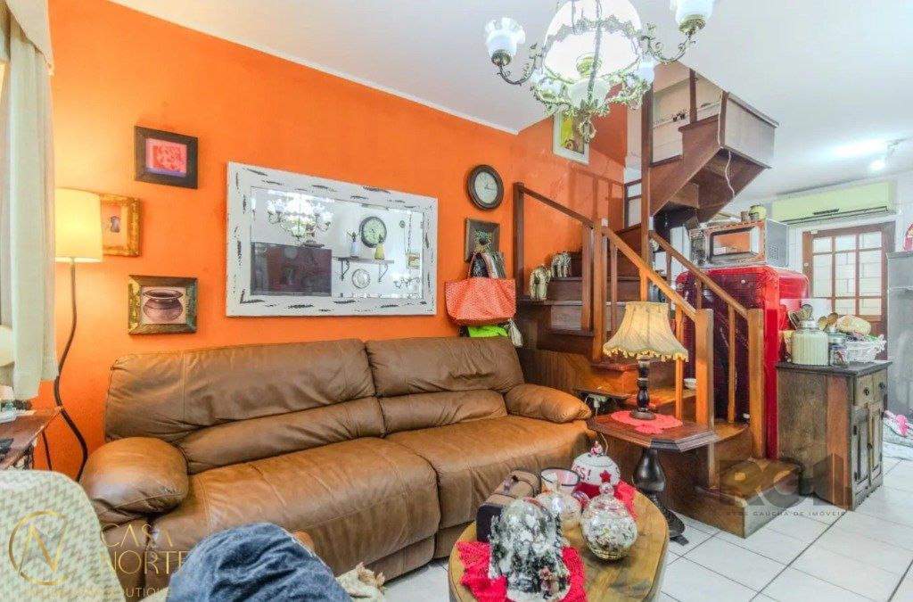 Casa de Condomínio à venda com 3 quartos, 91m², 1 suíte, 2 vagas, Rua Afonso Arinos no bairro Camaquã em Porto Alegre
