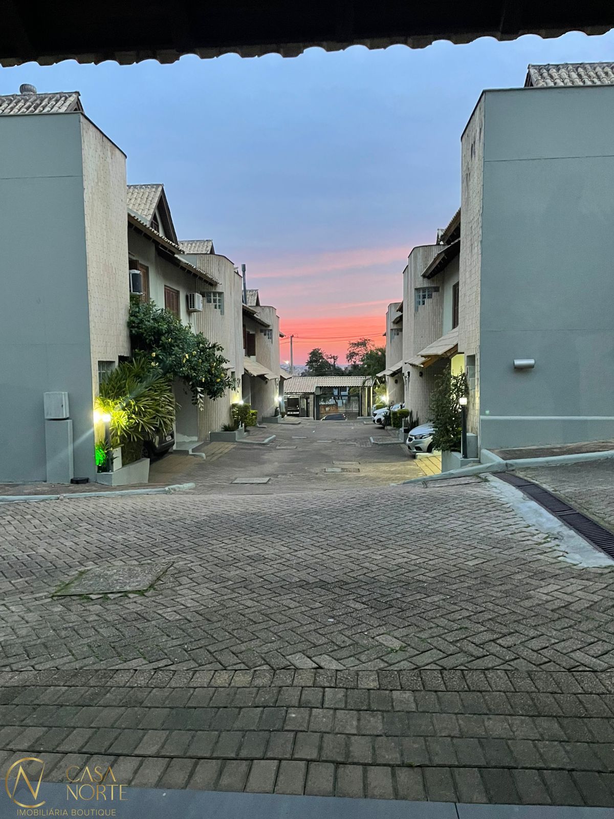 Casa de Condomínio à venda com 3 quartos, 180m², 1 suíte, 2 vagas, Avenida Jacuí no bairro Cristal em Porto Alegre