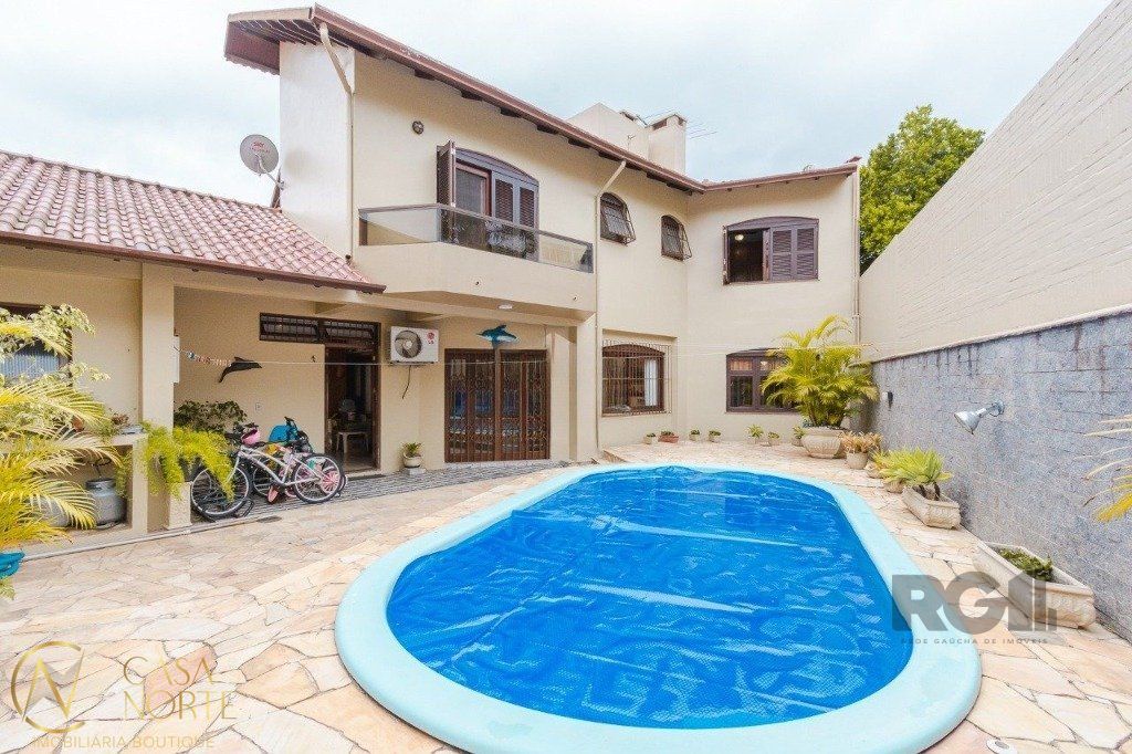 Casa à venda com 4 quartos, 295m², 2 suítes, 2 vagas, Rua Ernesto Zamprogna no bairro Morro Santana em Porto Alegre