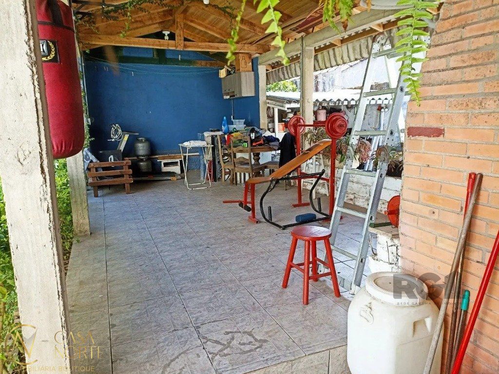 Casa à venda com 3 quartos, 197m², 1 suíte, 3 vagas, Rua Lauro Rodrigues no bairro Costa e Silva em Porto Alegre