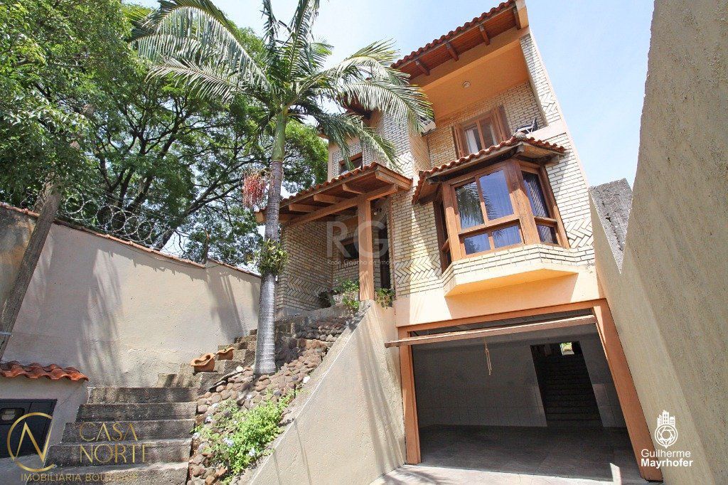 Casa à venda com 3 quartos, 354m², 1 suíte, 3 vagas, Rua São Benedito no bairro Bom Jesus em Porto Alegre
