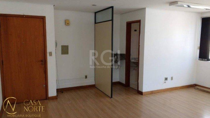 Sala Comercial à venda , 36m², Avenida Cristovao Colombo no bairro Floresta em Porto Alegre