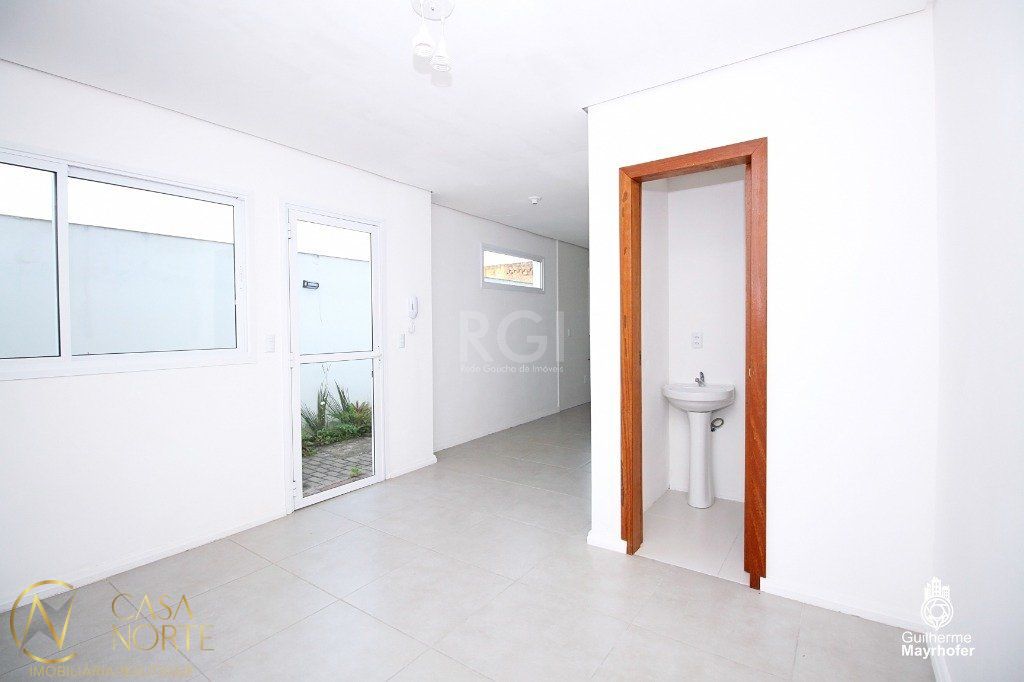 Casa de Condomínio à venda com 2 quartos, 80m², 1 vaga, Rua Aurora no bairro Vila Nova em Porto Alegre
