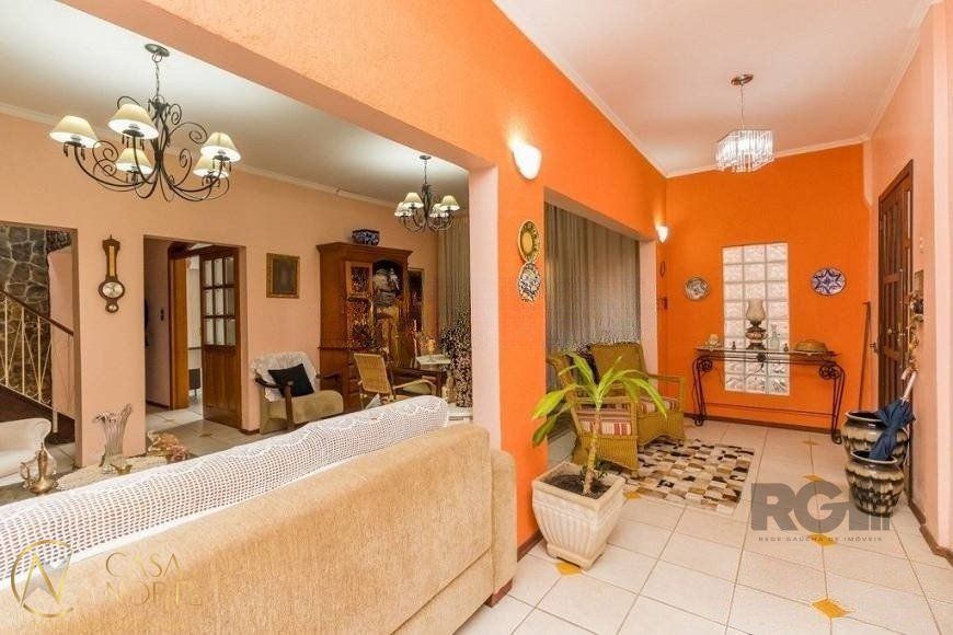 Casa à venda com 3 quartos, 300m², 1 suíte, 5 vagas, Avenida Capivari no bairro Cristal em Porto Alegre
