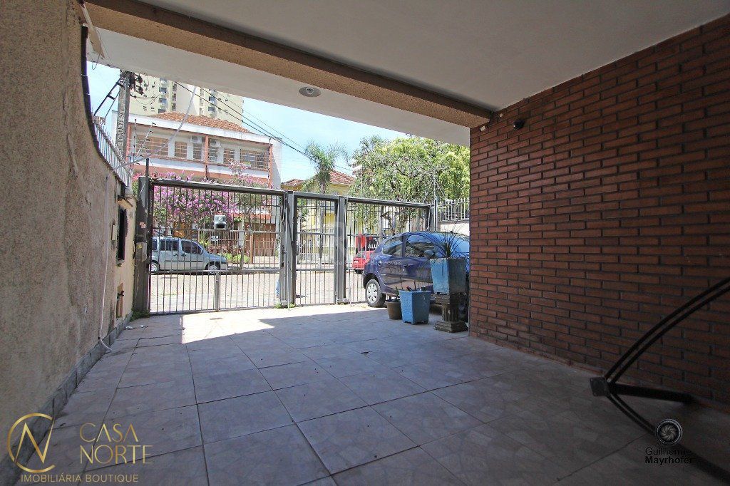 Casa à venda com 6 quartos, 300m², 1 suíte, 3 vagas, Rua Comendador Rodolfo Gomes no bairro Menino Deus em Porto Alegre