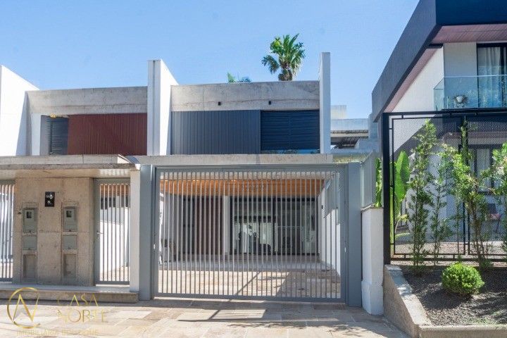 Casa à venda com 3 quartos, 168m², 3 suítes, 2 vagas, Rua Professor Carlos de Paula Couto no bairro Jardim Isabel em Porto Alegre