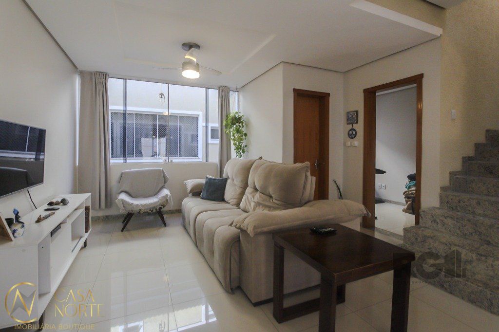 Casa de Condomínio à venda com 3 quartos, 158m², 1 suíte, 2 vagas, Rua Tunisia no bairro Vila Ipiranga em Porto Alegre