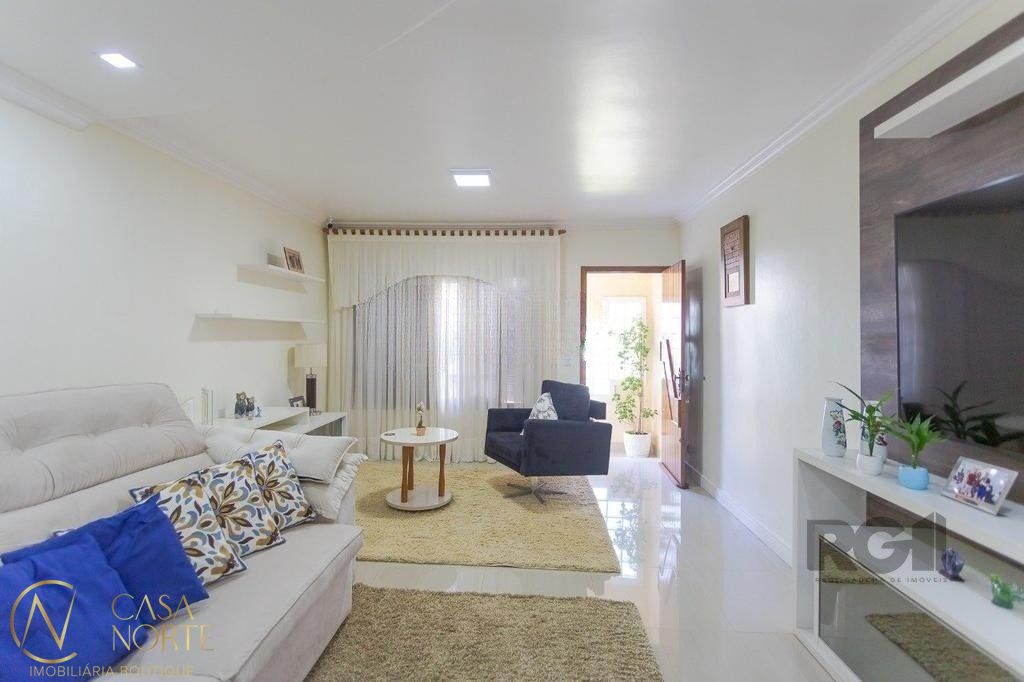 Casa à venda com 4 quartos, 229m², 1 suíte, 2 vagas, Travessa Costa Luiz no bairro Vila São José em Porto Alegre
