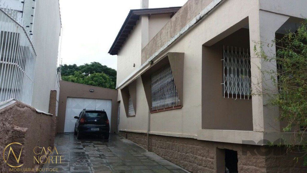 Casa à venda com 3 quartos, 412m², 1 suíte, 4 vagas, Rua Luiz Carniglia no bairro Sarandi em Porto Alegre
