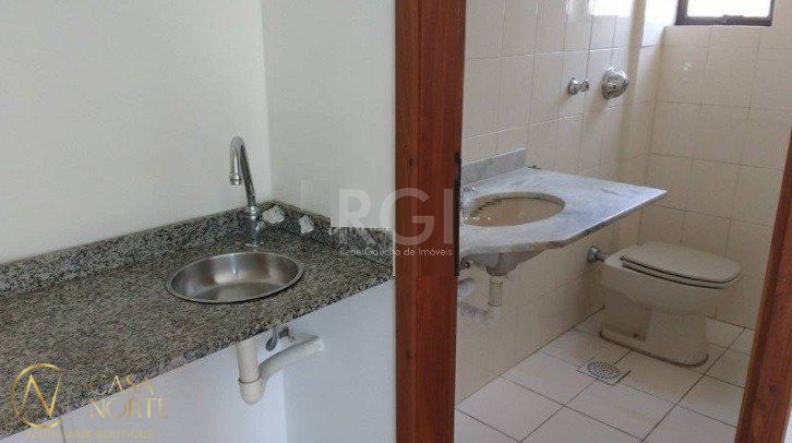 Sala Comercial à venda , 36m², Avenida Cristovao Colombo no bairro Floresta em Porto Alegre