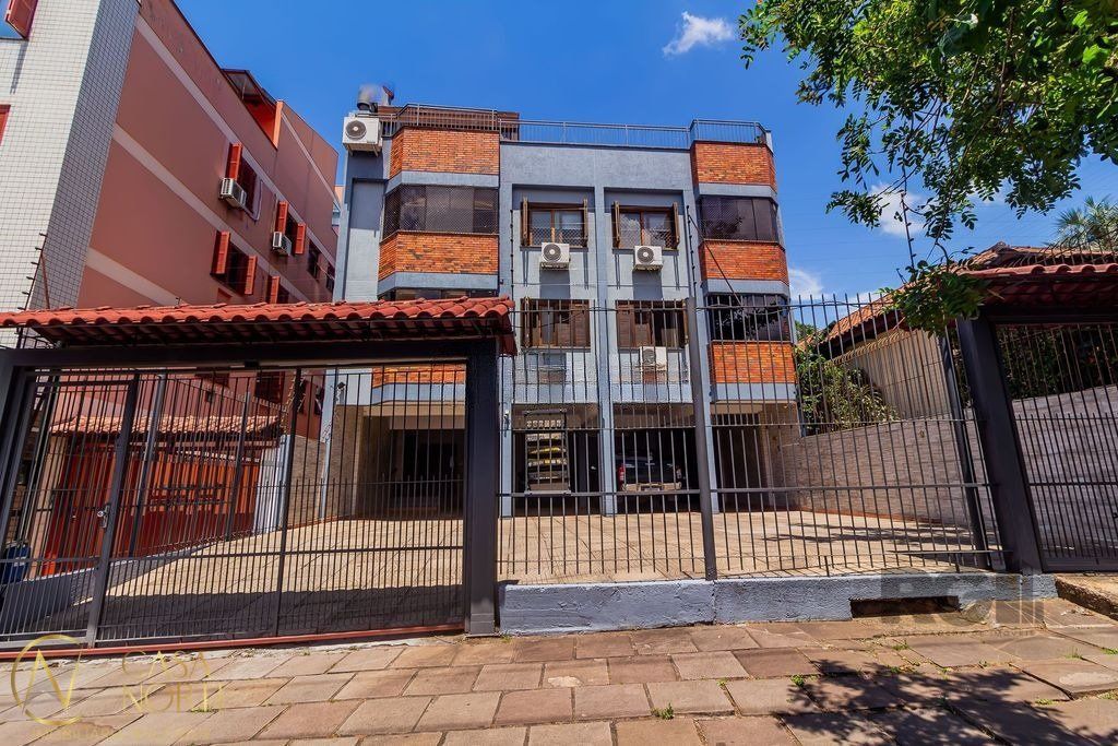 Cobertura à venda com 3 quartos, 251m², 1 suíte, 2 vagas, Travessa Marechal Bormann no bairro Teresópolis em Porto Alegre