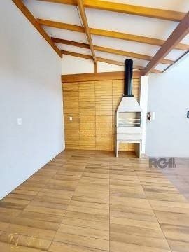Casa à venda com 2 quartos, 85m², 1 suíte, 6 vagas, Rua Leopoldo Bettiol no bairro Jardim Sabará em Porto Alegre