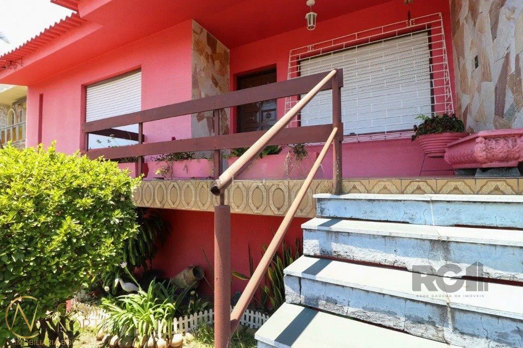 Casa à venda com 3 quartos, 233m², 1 suíte, 3 vagas, Rua Fernando Abbott no bairro Cristo Redentor em Porto Alegre